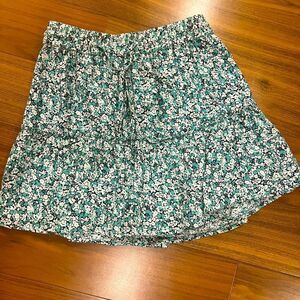 Zara green floral skirt/skort  size XS